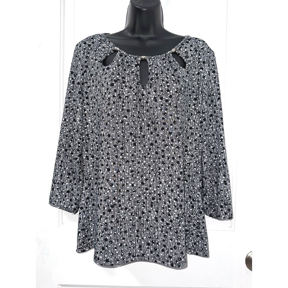 Notations black and white print keyhole blouse, size Large